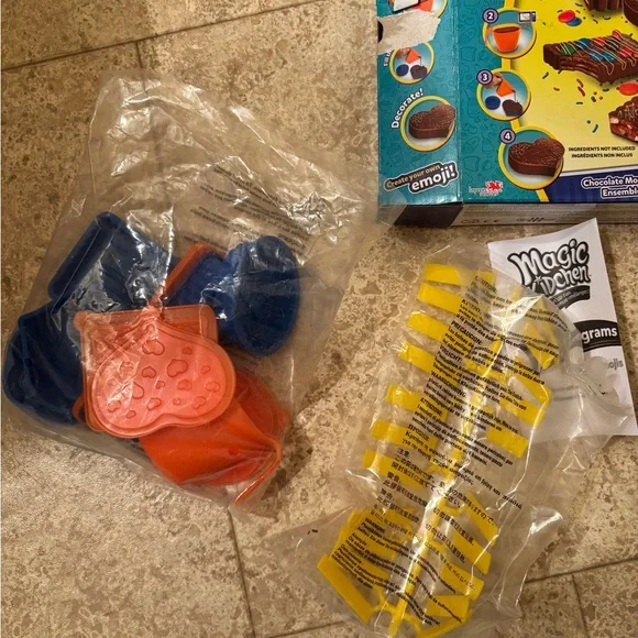 Magic Kitchen Chocograms Kit - Picture 3 of 3